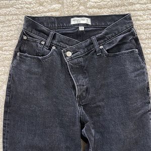 Abercrombie & Fitch “The Dad High Rise” Curve Love Jeans in Vintage Black Wash